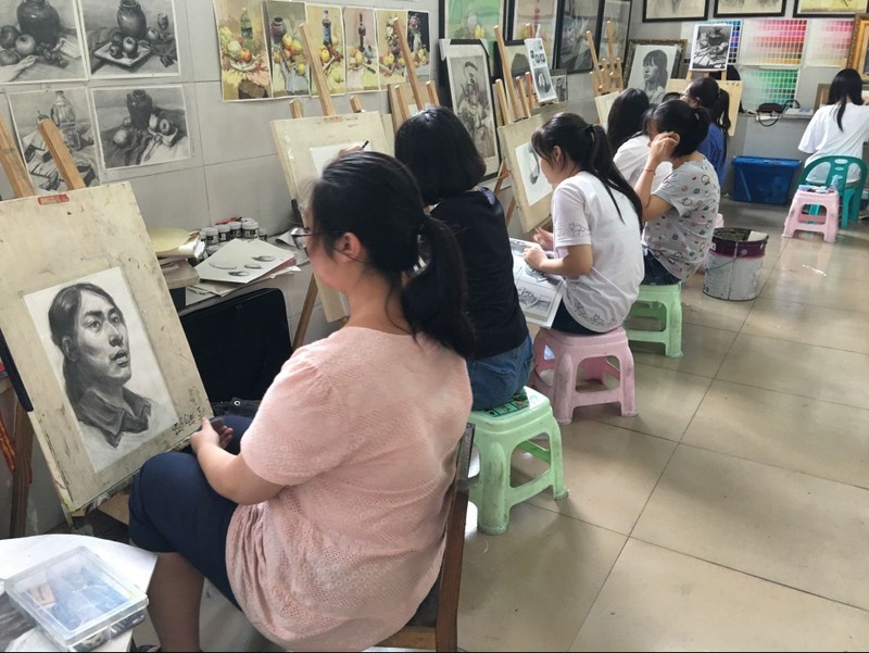 努力学习的孩子们016